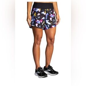 BROOKS Chaser 5” Short Fast Floral Print Size Small NWT